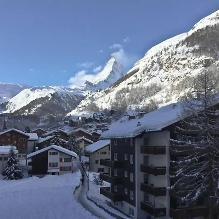 Sonnige, Bequeme Dachwohnung Mit Matterhornblick